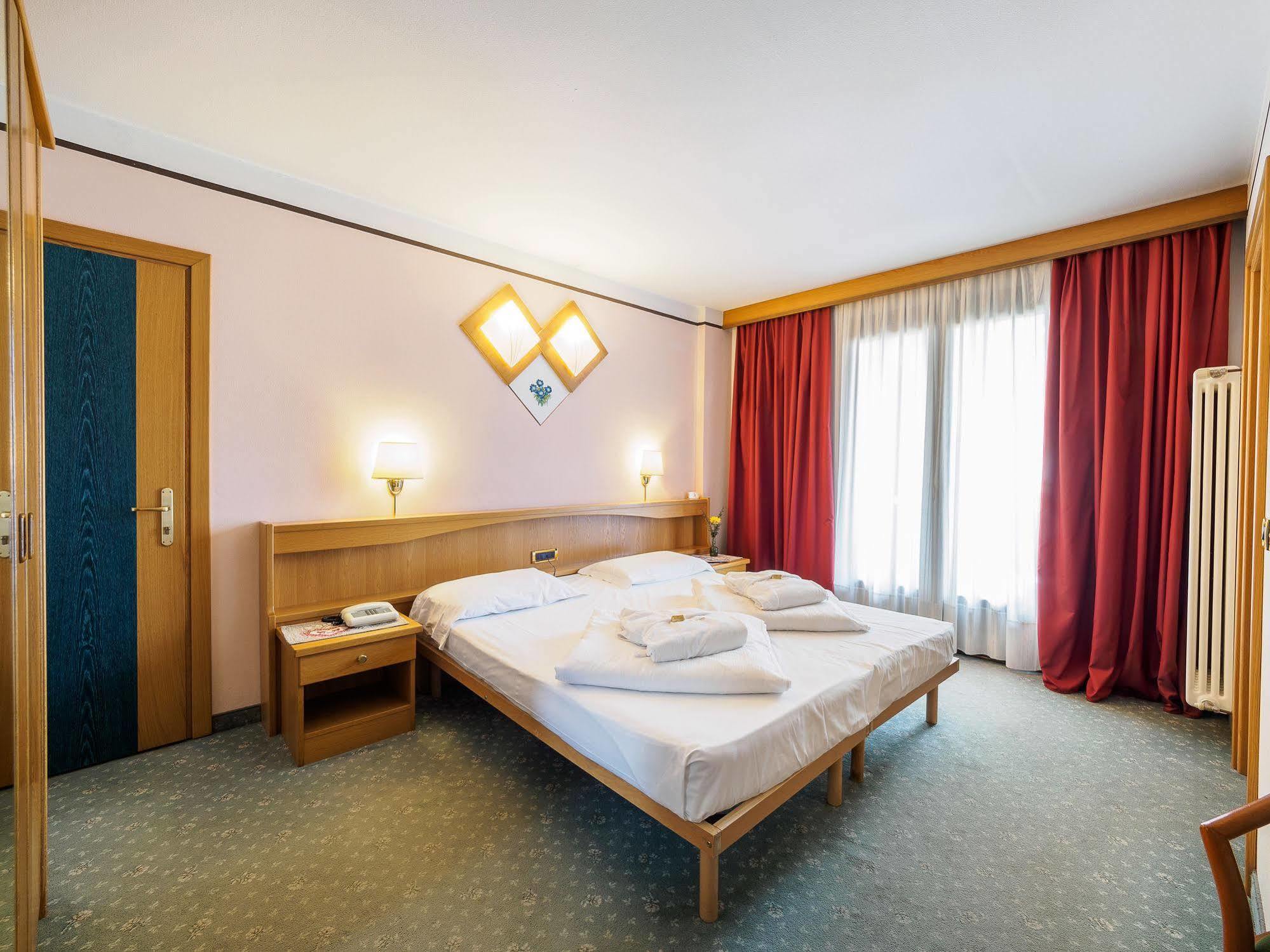 בורמיו Hotel Santanton מראה חיצוני תמונה