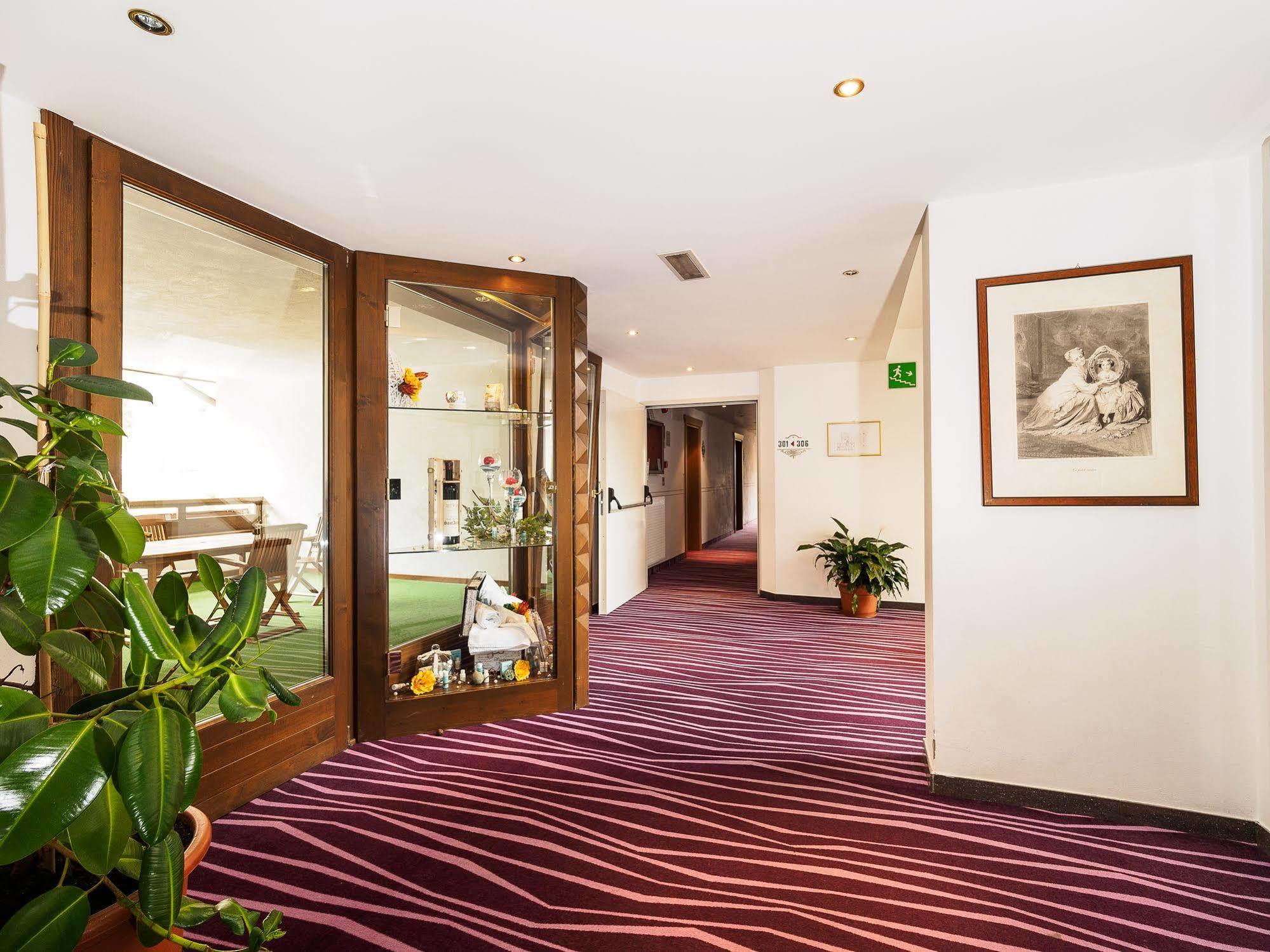בורמיו Hotel Santanton מראה חיצוני תמונה